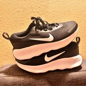 Nike promina Black and White Running Shoes